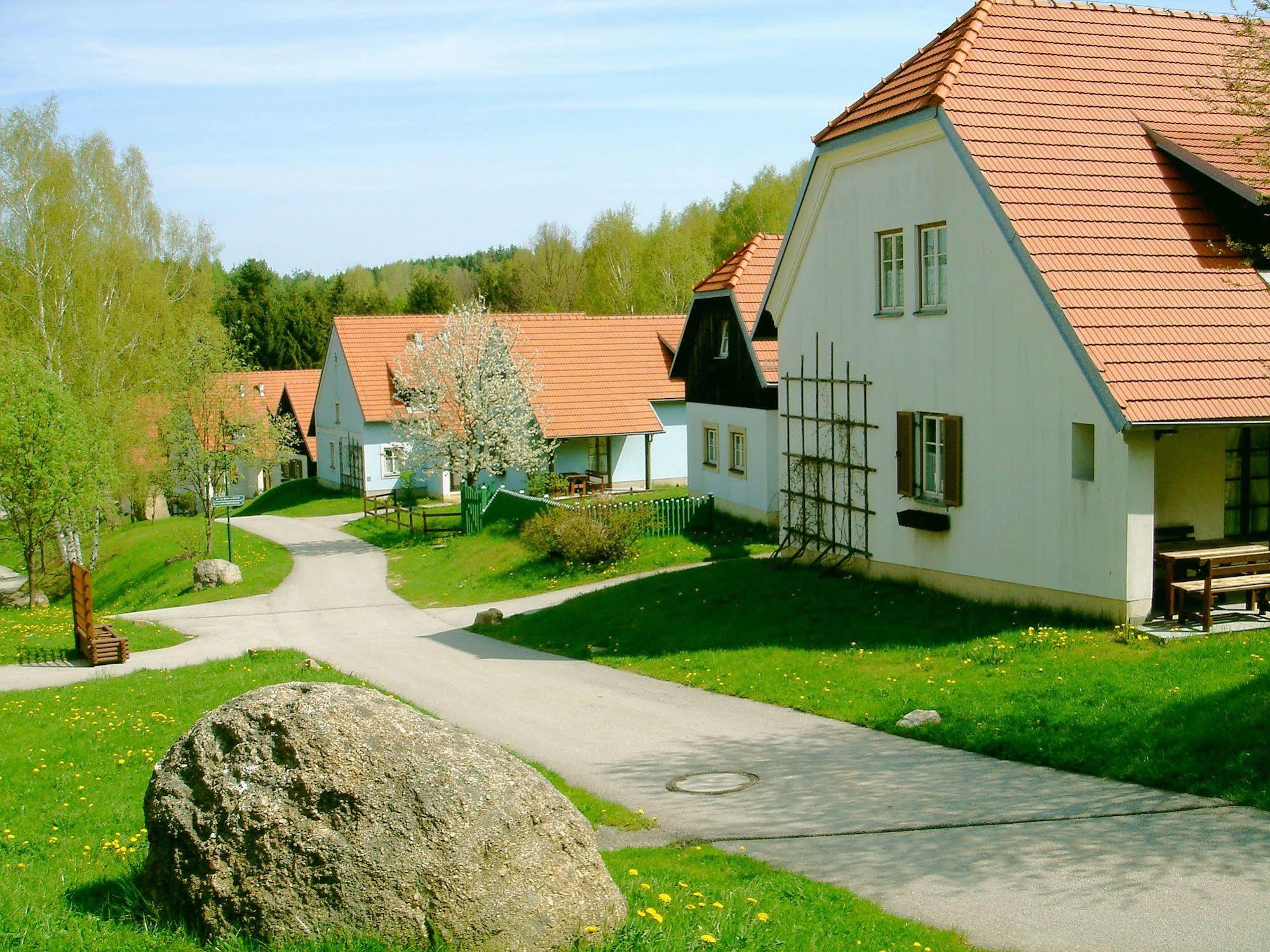 Hotel Theater- Und Feriendorf Koenigsleitn Gmbh Litschau Exterior foto