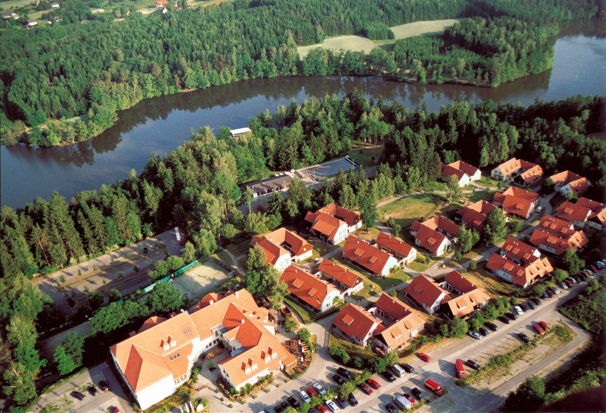 Hotel Theater- Und Feriendorf Koenigsleitn Gmbh Litschau Exterior foto